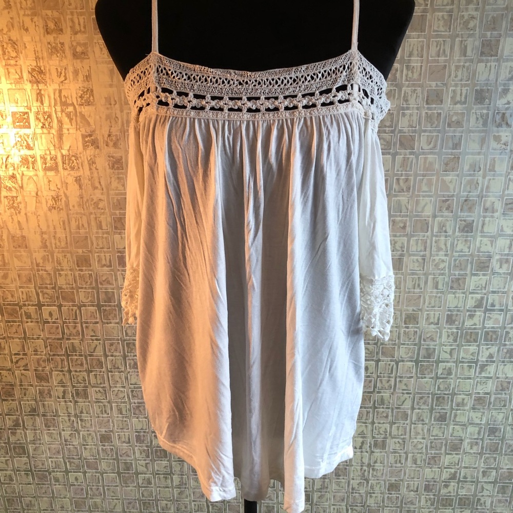 NWT Rue 21 cold shoulder top